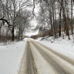 24.12.2021. Leśnica. Trudne warunki na drodze / Dionizy Krawczyński / Radio Kielce