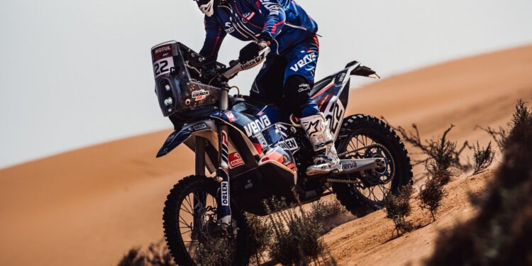 Na zdjęciu: Maciej Giemza na trasie rajdu Dakar / Orlen Team