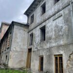 03.10.2021. Oleszno. Dwór należący dawniej do Niemojewskich / Dionizy Krawczyński / Radio Kielce