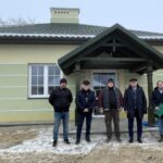 14.12.2021. Sternalice. Nowo wybudowana świetlica. Na zdjęciu (od lewej): Wojciech Zdyb - sekretarz gminy Lipnik, Rafał Smoliński - UG Lipnik, Andrzej Grządziel - wójt gminy Lipnik, Piotr Baran - radny ze Sternalic, Gustaw Kowalski - sołtys / Emilia Sitarska / Radio Kielce