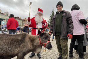 19.12.2021. Opatów. Kiermasz bożonarodzeniowy dla małej Igi Kaczmarczyk / Emilia Sitarska / Radio Kielce