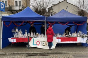 19.12.2021. Opatów. Kiermasz bożonarodzeniowy dla małej Igi Kaczmarczyk / Emilia Sitarska / Radio Kielce