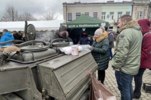 19.12.2021. Opatów. Kiermasz bożonarodzeniowy dla małej Igi Kaczmarczyk / Emilia Sitarska / Radio Kielce