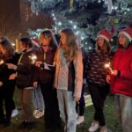 15.12.2021. Ostrowiec Św. Rozświetlenie osiedlowej choinki / Emilia Sitarska / Radio Kielce