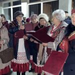 15.12.2021. Ostrowiec Św. Rozświetlenie osiedlowej choinki / Emilia Sitarska / Radio Kielce