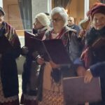 15.12.2021. Ostrowiec Św. Rozświetlenie osiedlowej choinki / Emilia Sitarska / Radio Kielce