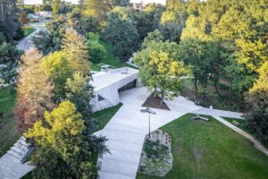 Starachowice. Architektura w parku miejskim / materiały prasowe