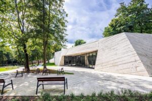 Starachowice. Architektura w parku miejskim / materiały prasowe