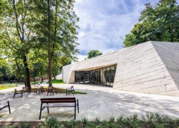 Starachowice. Architektura w parku miejskim / materiały prasowe