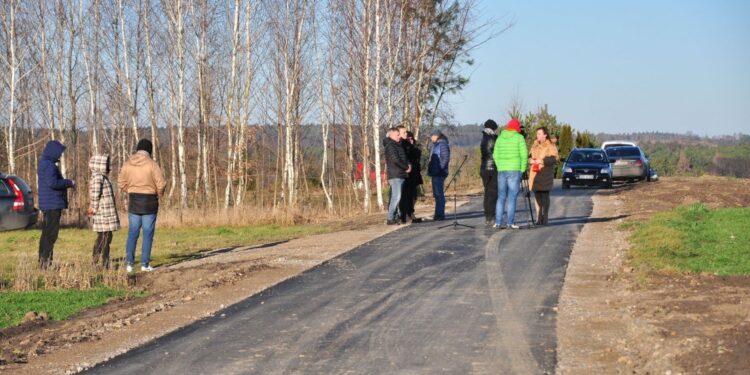 Podgórze. Wyremontowana droga / Gmina Ćmielów/Facebook