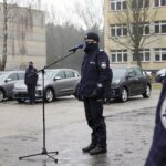 16.12.2021. Kielce. Przekazanie elektrycznych aut świętokrzyskim policjantom. Na zdjęciu: nadinspektor Jarosław Kaleta - Komendant Wojewódzki Policji w Kielcach / Robert Felczak / Radio Kielce
