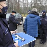 16.12.2021. Kielce. Przekazanie elektrycznych aut świętokrzyskim policjantom / Robert Felczak / Radio Kielce