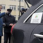 16.12.2021. Kielce. Przekazanie elektrycznych aut świętokrzyskim policjantom / Robert Felczak / Radio Kielce