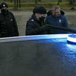 16.12.2021. Kielce. Przekazanie elektrycznych aut świętokrzyskim policjantom / Robert Felczak / Radio Kielce