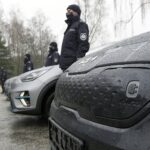 16.12.2021. Kielce. Przekazanie elektrycznych aut świętokrzyskim policjantom / Robert Felczak / Radio Kielce