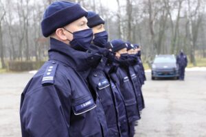 16.12.2021. Kielce. Przekazanie elektrycznych aut świętokrzyskim policjantom / Robert Felczak / Radio Kielce