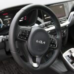 16.12.2021. Kielce. Przekazanie elektrycznych aut świętokrzyskim policjantom / Robert Felczak / Radio Kielce