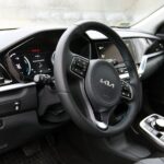 16.12.2021. Kielce. Przekazanie elektrycznych aut świętokrzyskim policjantom / Robert Felczak / Radio Kielce