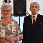02.12.2021. Końskie. 19 par odebrało prezydencki Medal za Długoletnie Pożycie Małżeńskie. Na zdjęciu: Lech i Marianna Przybyłowie / Magdalena Galas-Klusek / Radio Kielce