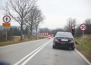 Chrusty. 02.12.2019. Remont drogi na odcinku Chrusty - Lekomin / Wiktor Taszłow / Radio Kielce