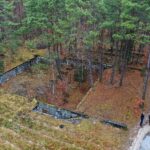 22.11.2021. Kompleks Lasów Cisowskich. Pozostałości tartaku / Jarosław Kubalski / Radio Kielce