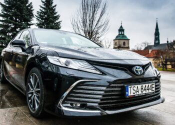 16.12.2021. Sandomierz. Na zdjęciu: Toyota camry - nowy, służbowy samochód urzędu miasta / UM Sandomierz