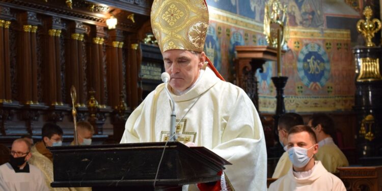 21.11.2021. Sandomierz. Msza święta w uroczystość Chrystusa Króla. Na zdjęciu: Krzysztof Nitkiewicz - biskup sandomierski / ks. Wojciech Kania