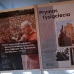 29.12.2021. Starachowice. Wystawa Instytutu Pamięci Narodowej o bł. Prymasie Tysiąclecia / Wiktor Taszłow / Radio Kielce