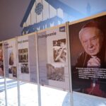 29.12.2021. Starachowice. Wystawa Instytutu Pamięci Narodowej o bł. Prymasie Tysiąclecia / Wiktor Taszłow / Radio Kielce