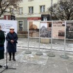 22.12.2021. Kielce. Otwarcie wystawy upamiętniającej Powstanie Wielkopolskie. Na zdjęciu (od lewej): Patrycja Zatorska-Milewska - zastępca naczelnika kieleckiej delegatury Instytutu Pamięci Narodowej, Maria Zuba - doradca wojewody świętokrzyskiego / Daniel Lenart / Radio Kielce