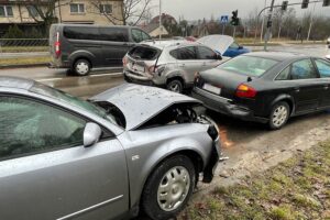 05.01.2022. Kielce. Wypadek na skrzyżowaniu ulicy Jagiellońskiej i Kołłątaja w Kielcach / Wiktor Taszłow / Radio Kielce