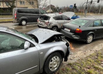05.01.2022. Kielce. Wypadek na skrzyżowaniu ulicy Jagiellońskiej i Kołłątaja w Kielcach / Wiktor Taszłow / Radio Kielce