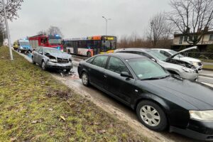 05.01.2022. Kielce. Wypadek na skrzyżowaniu ulicy Jagiellońskiej i Kołłątaja w Kielcach / Wiktor Taszłow / Radio Kielce