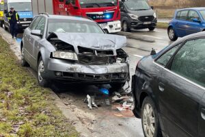 05.01.2022. Kielce. Wypadek na skrzyżowaniu ulicy Jagiellońskiej i Kołłątaja w Kielcach / Wiktor Taszłow / Radio Kielce