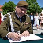 21.06.2021. Kielce. Uroczystość przekazania obowiązków na stanowisku dowódcy 10. Świętokrzyskiej Brygady Obrony Terytorialnej. Na zdjęciu: gen. dyw. Wiesława Kukuły - Dowódca WOT / ppor. Daniel Woś / ŚBOT