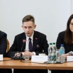 Warszawa. Powołanie Rady Dzieci i Młodzieży RP przy Ministrze Edukacji i Nauki. Na zdjęciu (w środku): Michał Karbowniczek - uczeń II LO im. Jana Śniadeckiego w Kielcach; (z prawej): Wiktoria Mazurczak - studentka UJK / Ministerstwo Edukacji i Nauki
