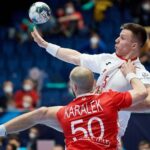 16.01.2022. Bratysława, Słowacja. Mistrzostwa Europy piłkarzy ręcznych: mecz Białoruś - Polska. Na zdjęciu: Michał Olejniczak / PAP/Adam Warżawa