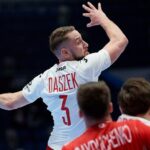 16.01.2022. Bratysława, Słowacja. Mistrzostwa Europy piłkarzy ręcznych: mecz Białoruś - Polska. Na zdjęciu: Michał Daszek / PAP/Adam Warżawa