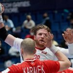 16.01.2022. Bratysława, Słowacja. Mistrzostwa Europy piłkarzy ręcznych: mecz Białoruś - Polska. Na zdjęciu: Maciej Gębala / PAP/Adam Warżawa