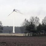 17.01.2022. Goliszew. Pożar turbiny wiatrowej. Prawdopodobnie pożar wiatraka był spowodowany silnym wiatrem / PAP / KM PSP Kalisz