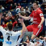 18.01.2022. Bratysława, Słowacja. Mistrzostwa Europy piłkarzy ręcznych. Mecz grupy D: Polska - Niemcy. Na zdjęciu: Szymon Sićko / PAP/Adam Warżawa