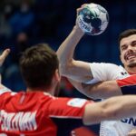 20.01.2022. Bratysława, Słowacja. Mistrzostwa Europy piłkarzy ręcznych. Faza zasadnicza. Mecz grupy II: Polska - Norwegia. Na zdjęciu: Szymon Sićko / PAP/Adam Warżawa