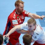 20.01.2022. Bratysława, Słowacja. Mistrzostwa Europy piłkarzy ręcznych. Faza zasadnicza. Mecz grupy II: Polska - Norwegia. Na zdjęciu (z prawej): Piotr Jędraszczyk / PAP/Adam Warżawa