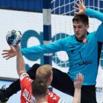 20.01.2022. Bratysława, Słowacja. Mistrzostwa Europy piłkarzy ręcznych. Faza zasadnicza. Mecz grupy II: Polska - Norwegia. Na zdjęciu: Mateusz Kornecki / PAP/Adam Warżawa