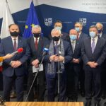 22.12.2021. Kielce. Konferencja prasowa w sprawie dofinansowania realizacji budowy trzech obwodnic na drogach wojewódzkich / Krzysztof Lipiec/Facebook