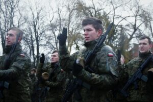 30.01.2022. Sandomierz. Przysięga i promocje na pierwszy stopień podoficerski żołnierzy 10 ŚBOT / ppor. Daniel Woś / ŚBOT