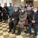 23.01.2022. Kielce. Uroczystości na Karczówce w 159. rocznicę wybuchu powstania styczniowego. Msza święta. Na zdjęciu (od lewej): senator Krzysztof Słoń wraz z małżonką Beatą, Jarosław Karyś - przewodniczący Rady Miasta Kielce / Paulina Michta / Radio Kielce