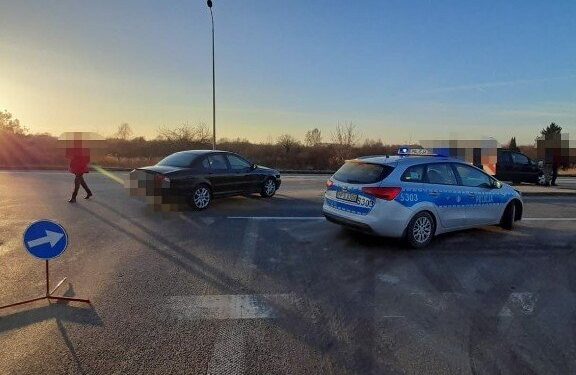 15.01.2022. Końskie. Wypadek na skrzyżowaniu ulic Staszica i Koneckich Odlewników / KPP w Końskich