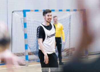 29.04.2021. Kielce. Wspólny trening Łomży Vive Kielce i AZS UJK Kielce. Na zdjęciu: Alex Dujszebajew / kielcehandball.pl