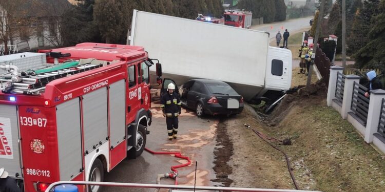 13.01.2022. Wypadek w Niekłaniu Małym / OSP Niekłań